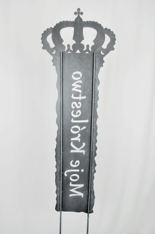 Metalowy szyld ogrodowy z napisem "Moje królestwo" w kolorze antracytowej