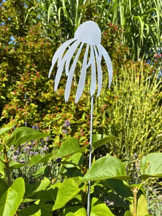 Metalowy kwiat na pręcie dekoracja ogrodowa