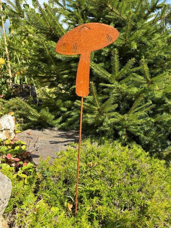 grzyb rdzawa dekoracja ogrodowa