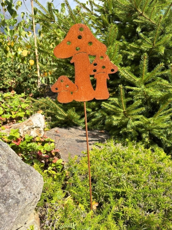 grzyb rdzawa dekoracja ogrodowa