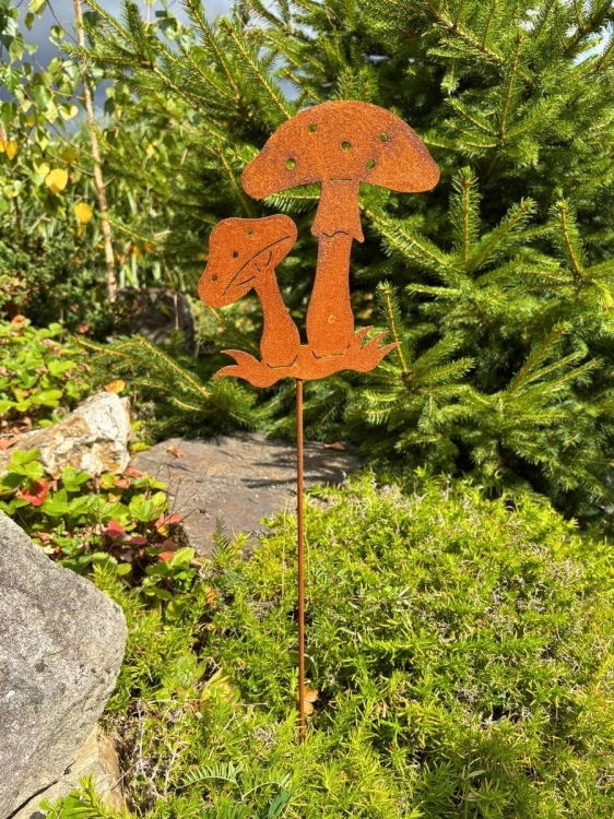 grzyb rdzawa dekoracja ogrodowa