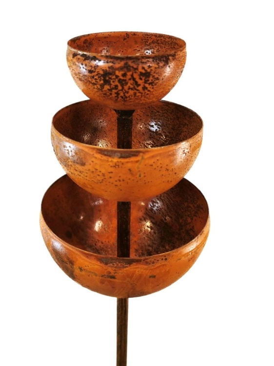 Poidełko dla ptaków z metalu