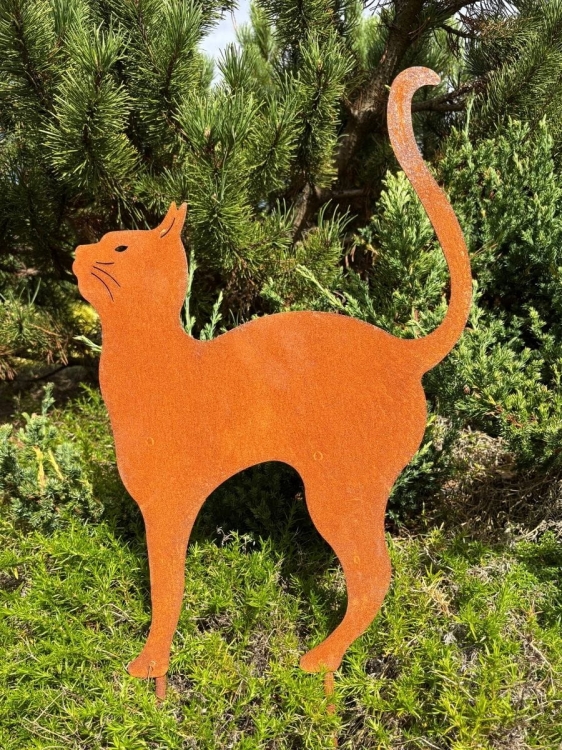 Kot rdzawa ozdoba do ogrodu