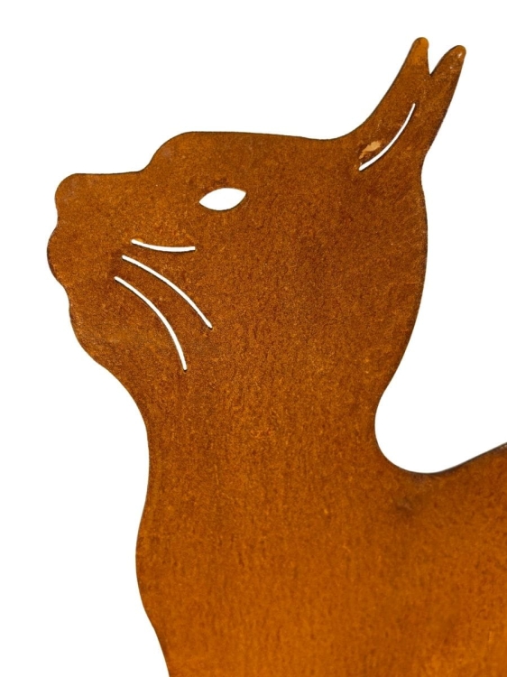 Metalowy kot do ogrodu rdzawy