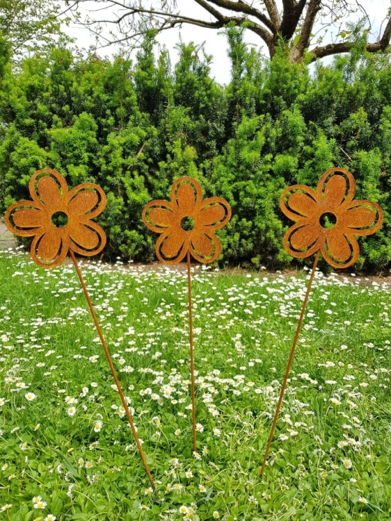 Metalowe kwiaty dekoracje do ogrodu rdza