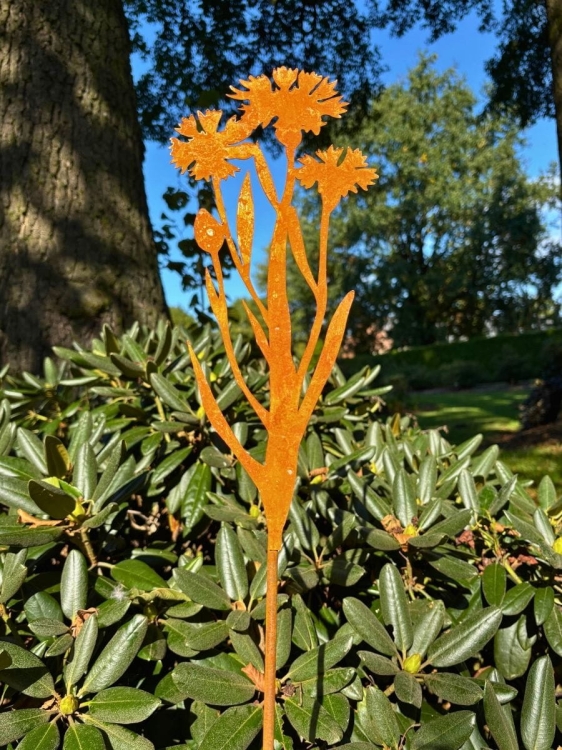 Ozdoba z metalu do ogrodu kwiat