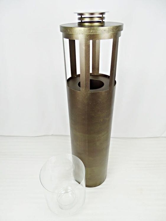 Niezwykła dekoracja do podświetlenia - metalowa latarnia ze szklanym wkładem
