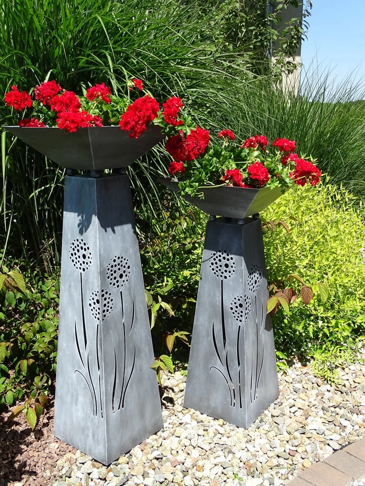Metalowy lampion ogrodowy - dekoracyjny podest do obsadzenia
