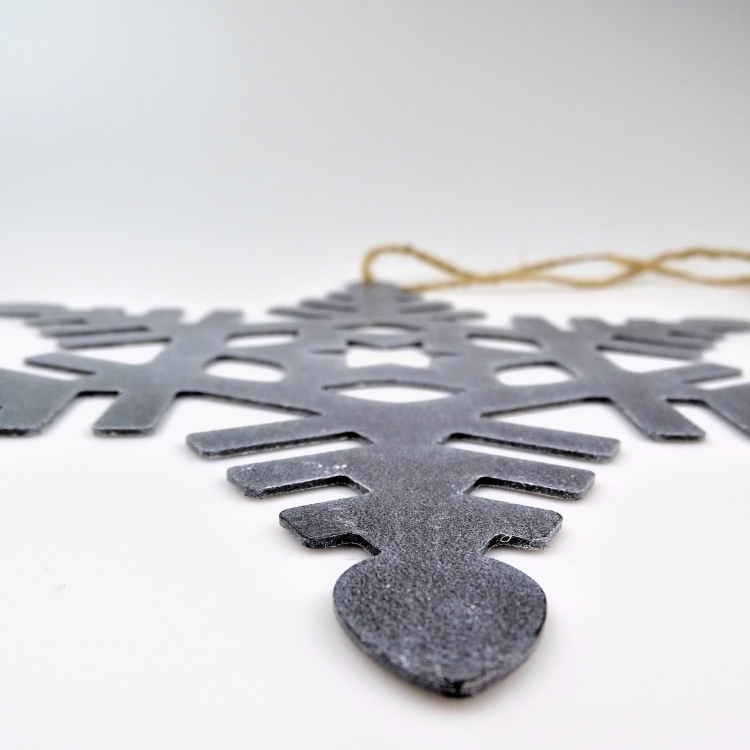 Metalowa Śnieżynka Blanka do zawieszenia w kolorze antracytowym - zimowa biżuteria ogrodowa