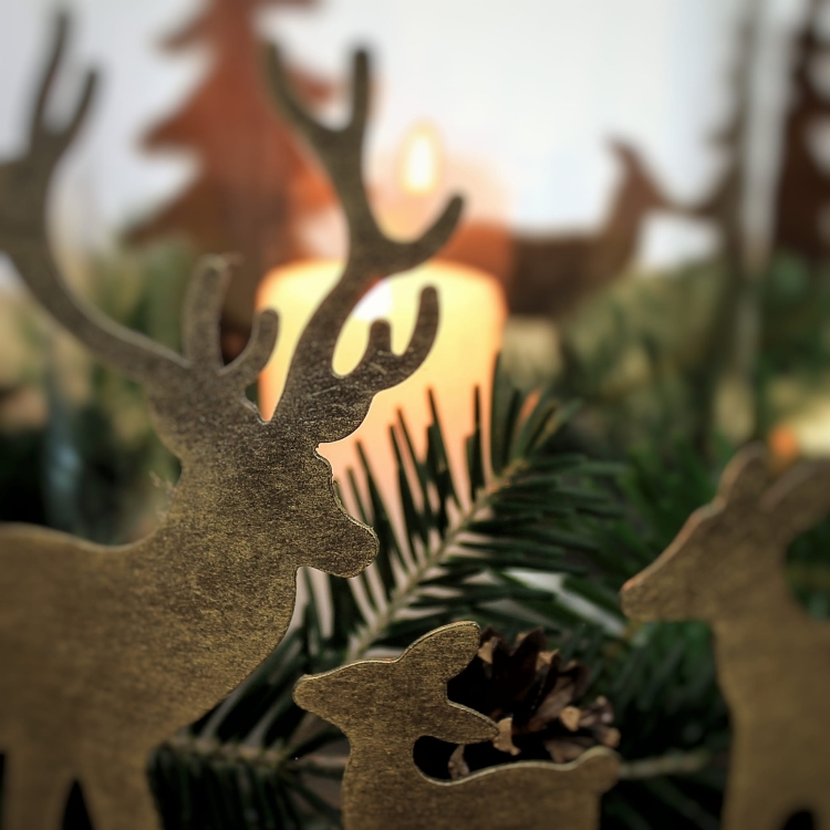 Metalowy Świecznik z wkładem szklanym Jelonki w kolorze złotej rdzy - świąteczna dekoracja podświetlająca