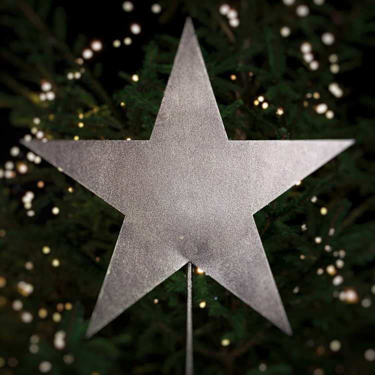 Metalowy Gwiazdka na pręcie o barwie złotej rdzy - zimowa biżuteria ogrodowa