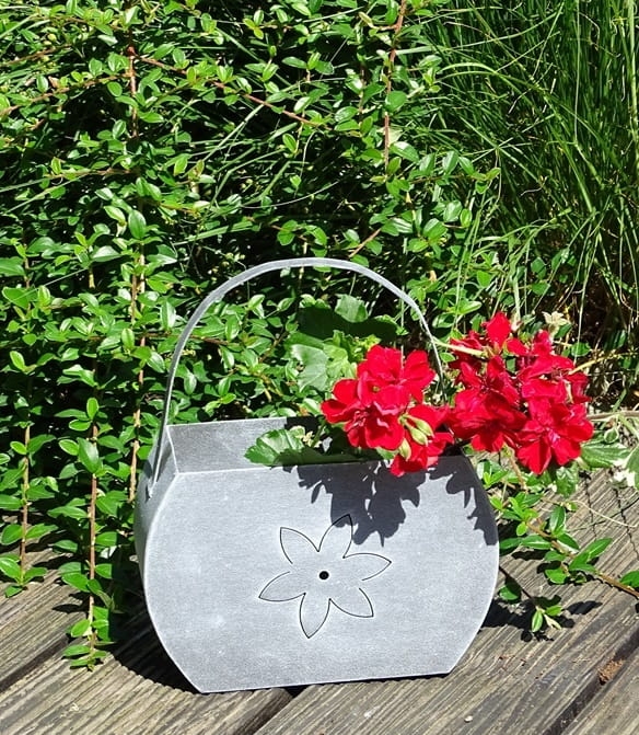 Metalowa doniczka Torebka w kolorze antracytowym - wyjątkowa dekoracja do obsadzenia
