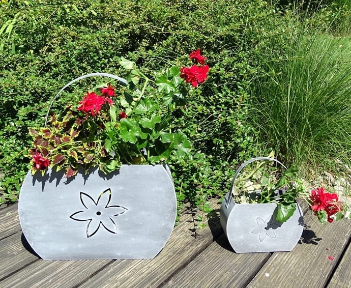 Metalowa doniczka Torebka w kolorze antracytowym - wyjątkowa dekoracja do obsadzenia