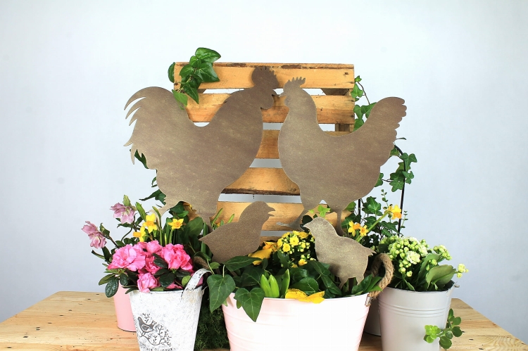 Kurczaczek Pullia - Biżuteria ogrodowa Efekt złotej rdzy.jpg