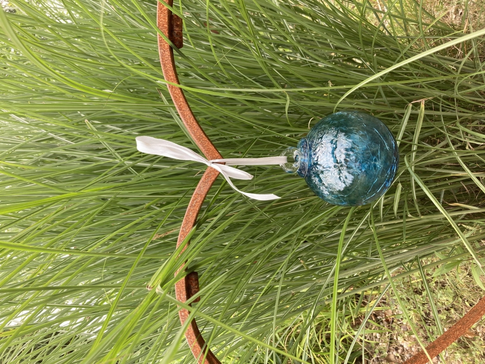 szklana kula - bombka do zawieszenia 9 cm niebieska