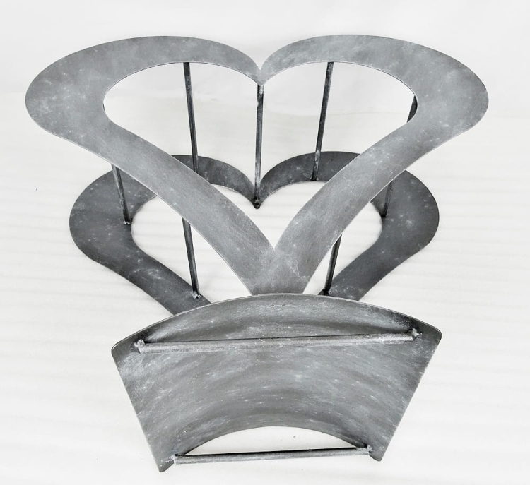 Nowoczesny stojak na drewno kominkowe Serce w kolorze antracytowym