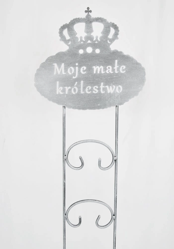 Metalowa podpora do roślin Moje małe królestwo w kolorze antracytowym - niesamowita biżuteria ogrodowa