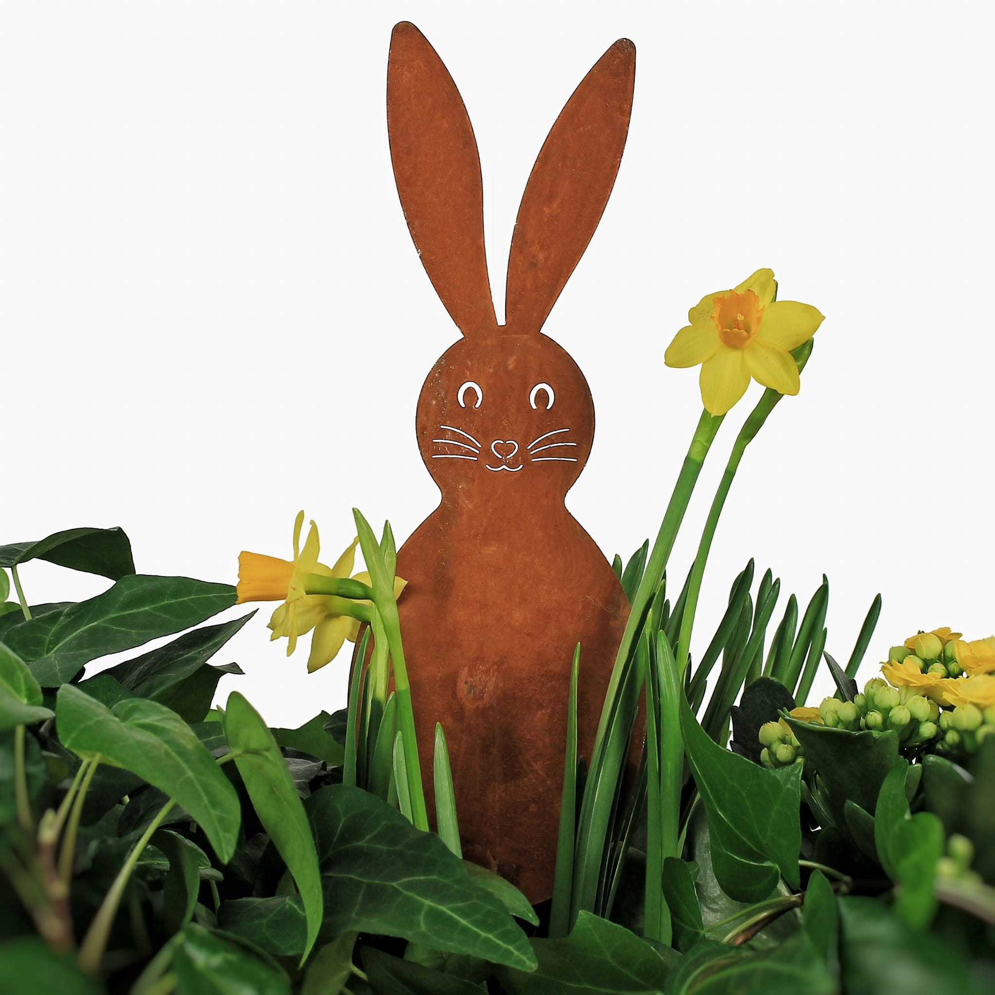 Metalowa dekoracja ogrodowa w kształcie zająca - rdzawa figurka do ogrodu